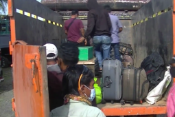Aparat gabungan putar balikkan kendaraan yang mudik di Jalinsum Langkat