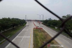 Lalu lintas di gerbang tol Palimanan Cipali Kamis siang lengang