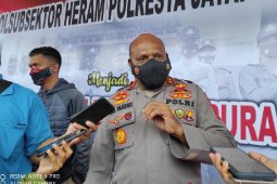 Warga mengungsi saat kontak tembak TNI-Polri dengan KKB