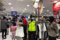 Polisi Sidoarjo keliling pusat perbelanjaan antisipasi kerumunan