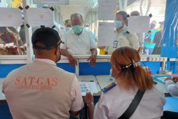 Wali Kota Sorong tinjau pos pengawasan larangan mudik Bandara dan Pelabuhan