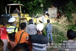 Longsor di Jalan Sumbar-Riau, listrik di 15 desa terputus