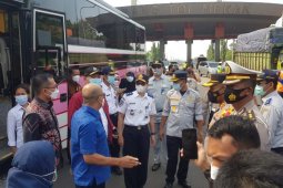 Kacab Jasa Raharja Banten dan Komisi V DPR pantau pos penyekatan di exit tol Merak