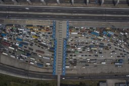 PENYEKATAN DI TOL CIKARANG BARAT