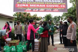 Bhayangkari Jambi bakti sosial untuk warga di  'zona merah'