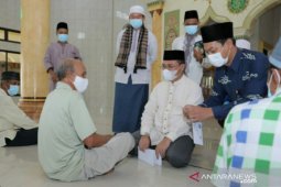 Gubernur Babel berikan santunan kepada 100 mustahik di Kelurahan Sinar Baru