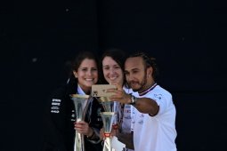 Lewis Hamilton berharap masa depannya di Marcedes temui kejelasan pada jeda musim panas