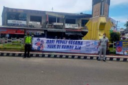 Jelang Lebaran, Jasa Raharja Babel Bersama Kepolisian Pasang Spanduk Himbauan Cegah Lakalantas