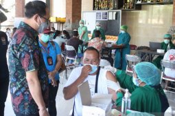 Badung apresiasi dedikasi staf kesehatan layani vaksinasi COVID-19