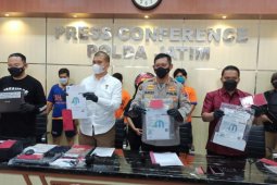 Polda Jatim tangkap lima anggota komplotan pembuat surat swab palsu