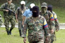 Helikopter bawa Presiden Kolombia  terkena peluru dalam serangan