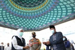Shalat Idul Fitri di Masjid Al Akbar, Khofifah terima kartu tanda masuk