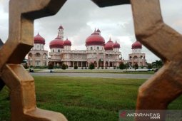 Pagi ini, Teungku Bachtiar jadi khatib Idul Fitri di Masjid Agung Meulaboh