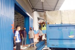 Pemkab Pesisir Selatan salurkan 10,2 ton beras untuk korban banjir
