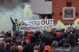 Suporter MU protes lagi, bus Liverpool dicegat ke Old Trafford