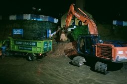 PT TPL bantu bersihkan sisa longsoran material di Parapat