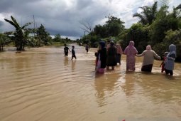 Warga diminta waspadai hujan badai picu banjir di Kalsel