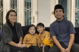 Rian Ekky "D'Masiv" ceritakan stok kue kering Lebaran aman berkat hampers
