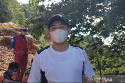 Wabup HSS terjun langsung pencarian korban longsor dan berikan santunan