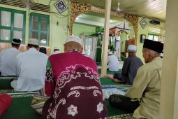 Khatib : rentiner pelaku ekonomi riba yang Allah perangi