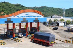 Belasan kapal ferry Lembar-Padang Bai tetap beroperasi walau sepi