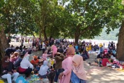 Pantai Pulau Datok Sukadana dipadati pengunjung