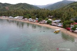 Pantai Botutonuo sepi pada hari terakhir libur Lebaran