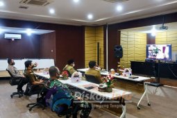 Bupati Lampung Tengah ikuti rapat arahan Presiden tentang prokes COVID-19