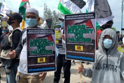 Buruh Bekasi unjuk rasa minta serangan Israel ke Palestina dihentikan