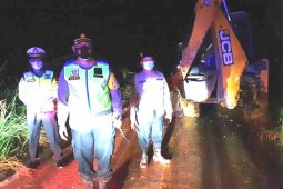 Longsor di Manduamas Tapteng, Kapolres langsung turun tangan