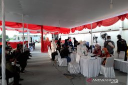 17 pemudik reaktif usai tes usap antigen di posko Bekasi