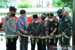 HSU postpones promotion, keep investing easier
