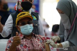Warga penerima vaksin lengkap Senin hanya bertambah 25.318 jiwa