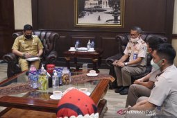 Bulan Mutu Karantina 2021 bagikan  2.300 paket ikan beku di Medan