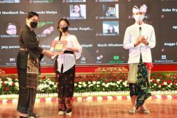 Putri Koster ajak milenial Bali asah budi pekerti lewat puisi