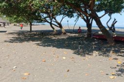 Warga Mataram rayakan  "Lebaran Topat" di rumah