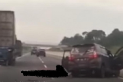 Dua penumpang Xenia meninggal setelah tabrak ekor truk di tol