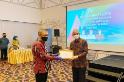 PLN UIP Kalbagbar dapt penghargaan LKPM Gubernur Kalbar