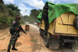 Satgas Pamtas Yonif Mekanis 643/WNS amankan ribuan botol miras