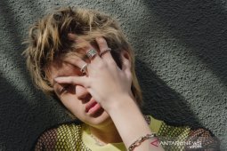 Warren Hue rilis "Too Many Tears"  untuk album "Head in the Clouds 3"
