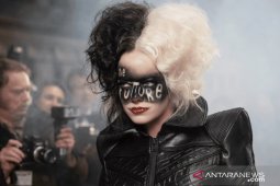 "Pesta kostum"  Emma Stone & Emma Thompson di "Cruella"