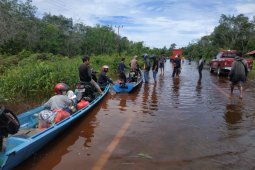 Kapuas Hulu turunkan tim ke lokasi banjir jalan nasional