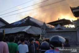 Pasar milik desa adat di Jembrana terbakar