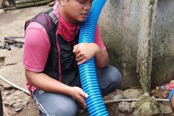BPBD Mukomuko kuras sumur warga terdampak banjir
