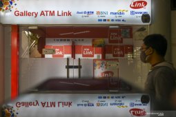 Pengenaan biaya transaksi ATM Link ditunda