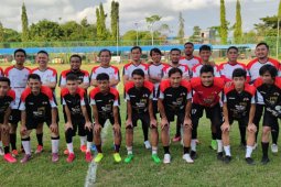 Wali Kota Makassar bersama pemain PSM meriahkan laga amal Palestina