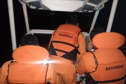 Tim SAR evakuasi 8 ABK asal Sampit  yang tenggelam di muara Jungkat
