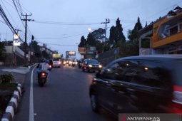 Polres Cianjur tutup jalur menuju Puncak-Cipanas antisipasi macet total