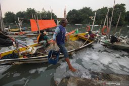 Hasil Laut Nelayan Tambak Wedi