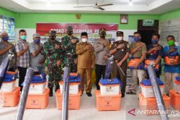 Plt Wali Kota Tanjungbalai bersama Forkopimda serahkan bantuan untuk korban  kebakaran